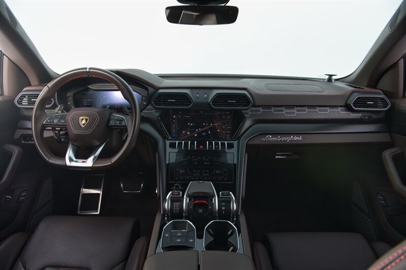 Used 2021 Lamborghini Urus AWD/4WD image 23