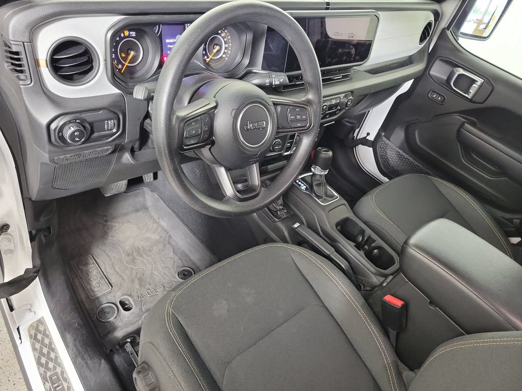 Used 2024 Jeep Gladiator Sport AWD/4WD image 11