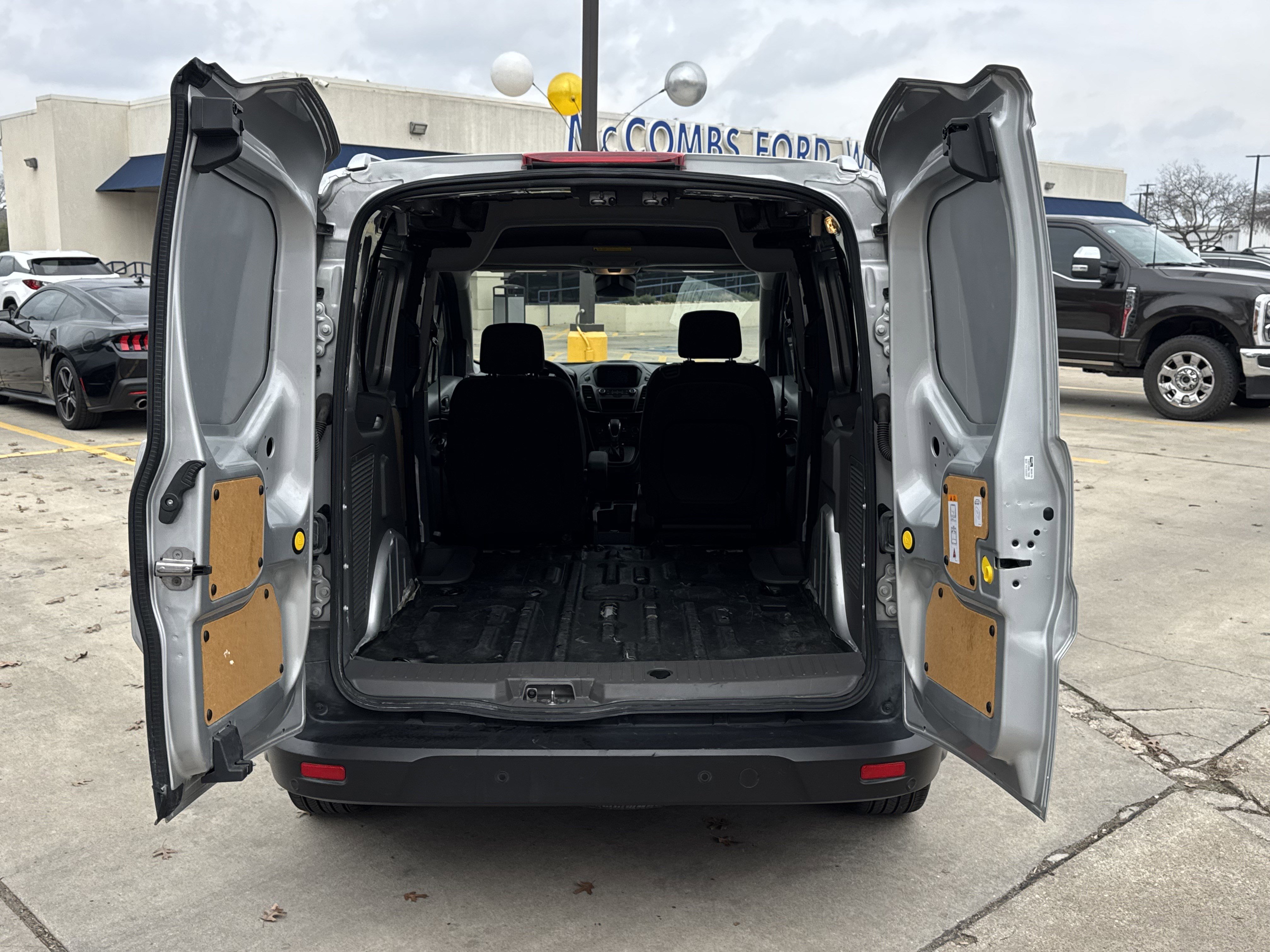 Used 2023 Ford Transit Connect XL image 9