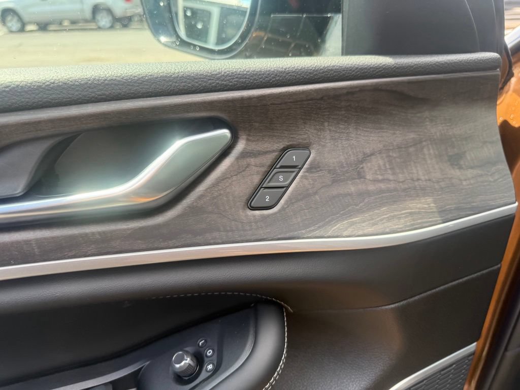 New 2026 Jeep Grand Cherokee Limited AWD/4WD image 14