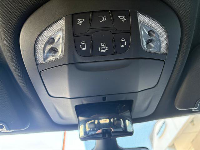 Certified 2025 Chrysler Pacifica Select FWD image 30