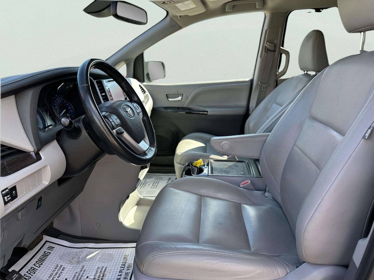 Used 2020 Toyota Sienna XLE FWD image 34