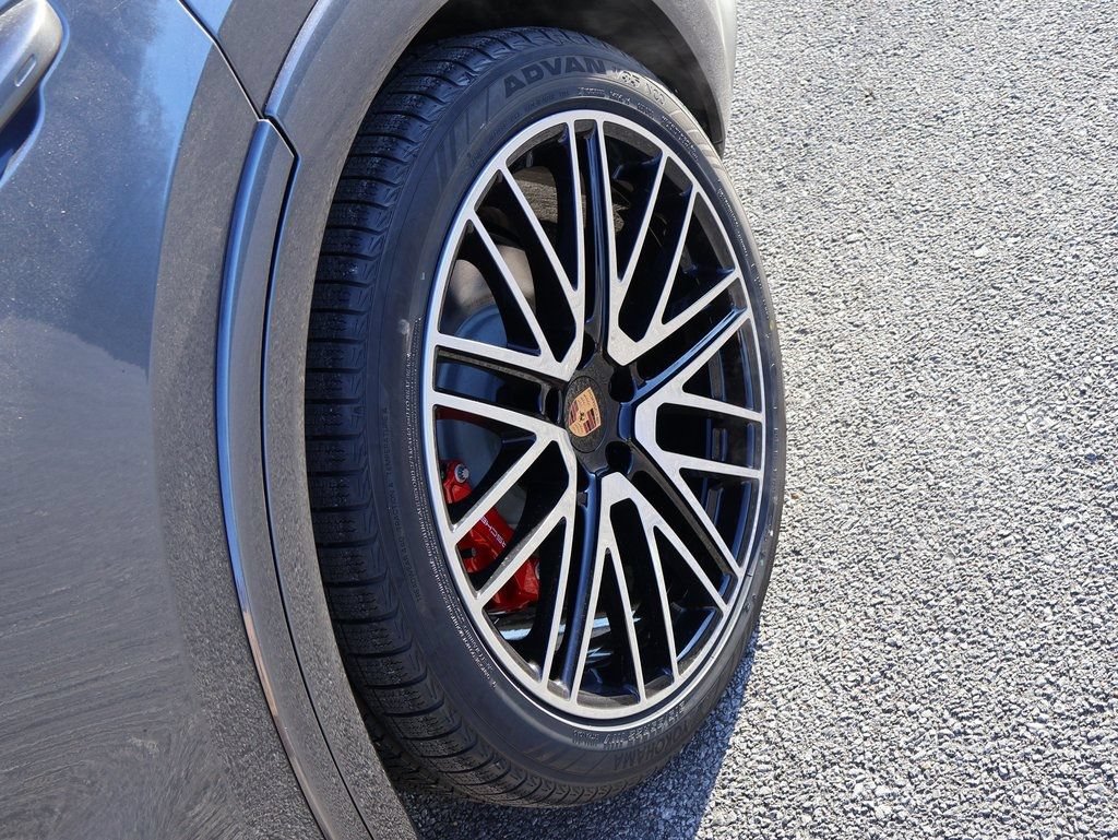 New 2026 Porsche Cayenne GTS AWD/4WD image 38