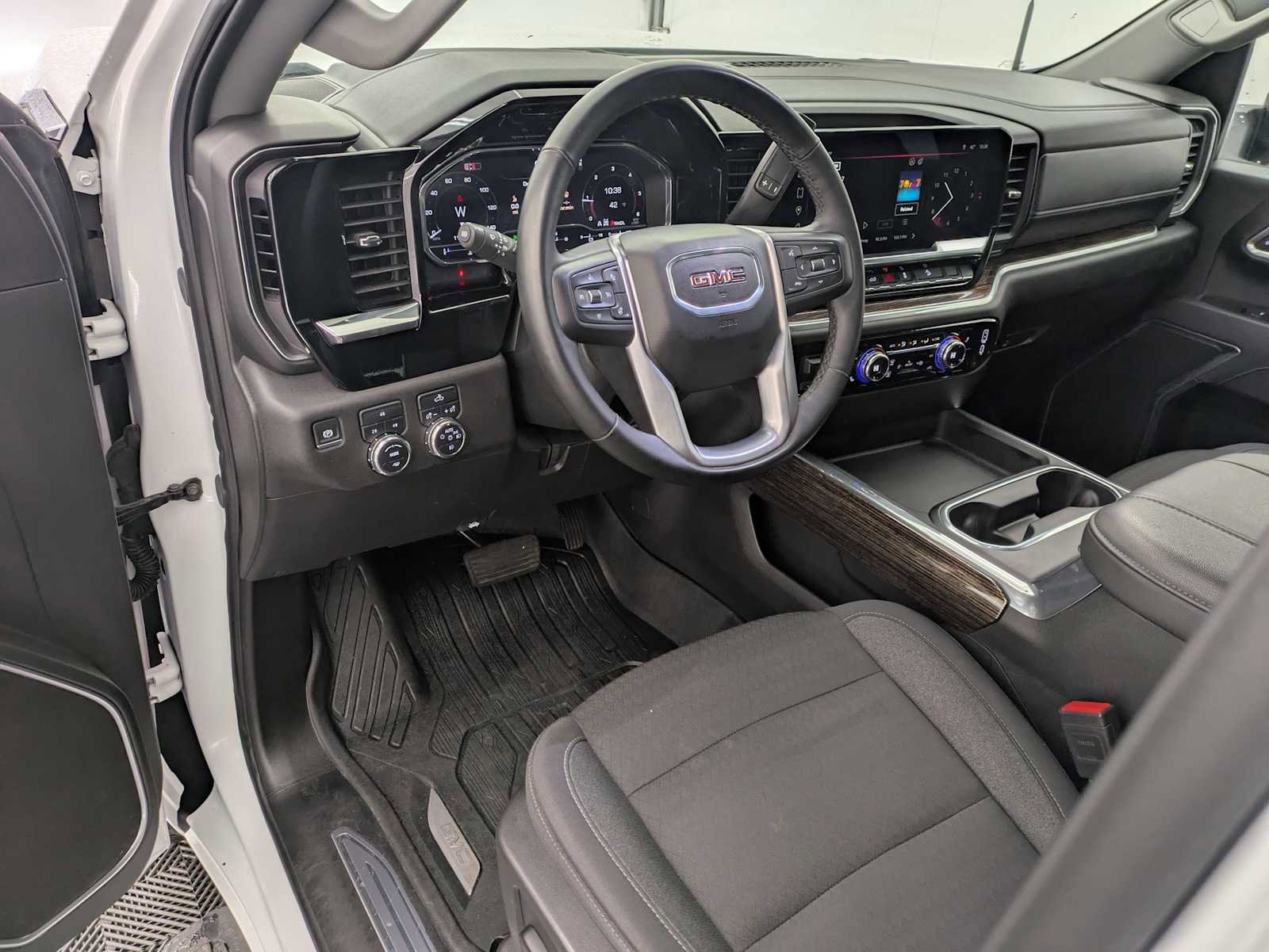 Used 2025 GMC Sierra 3500 SLE w/ SLE Convenience Package image 2