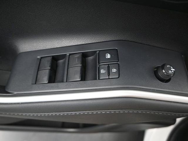 Used 2022 Toyota Highlander XLE image 9