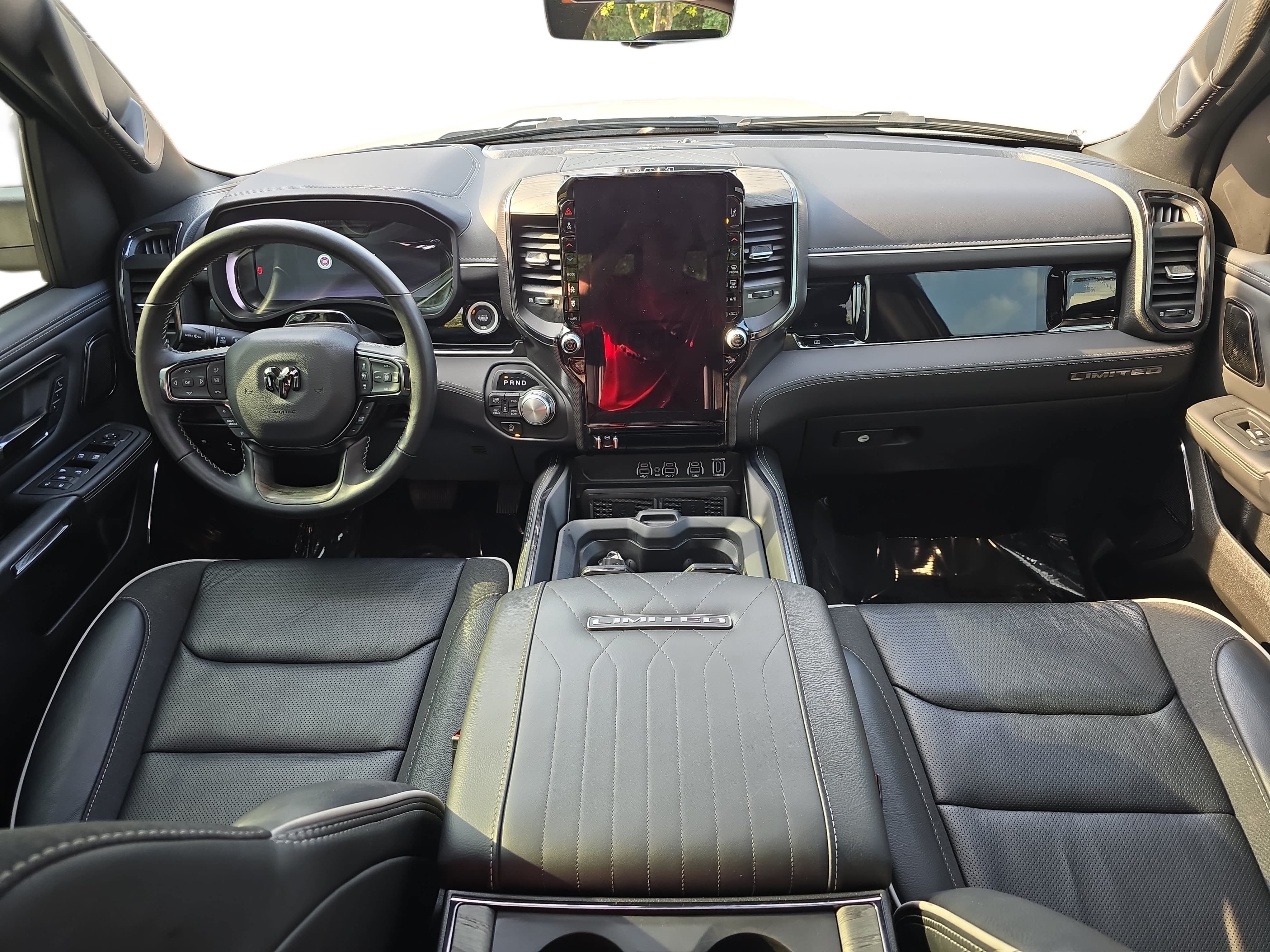 Used 2025 RAM 1500 Limited AWD/4WD image 9