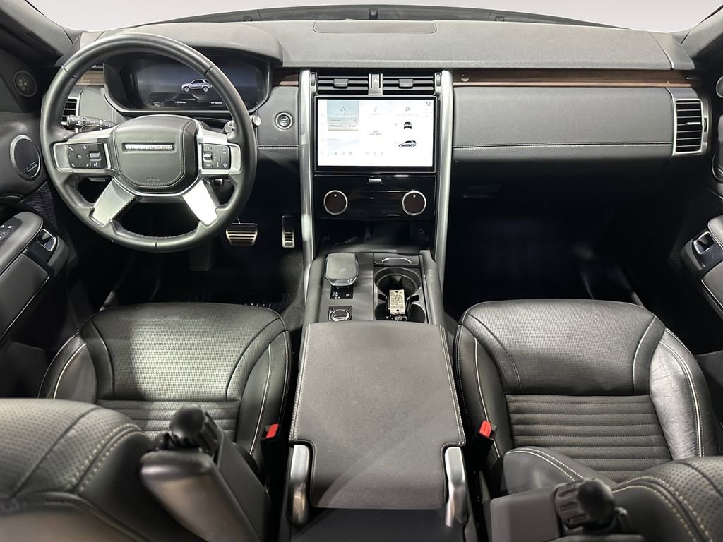 Used 2024 Land Rover Discovery Dynamic SE image 10