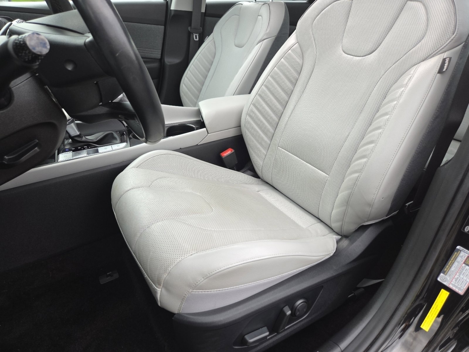 Used 2021 Hyundai Elantra Limited image 27