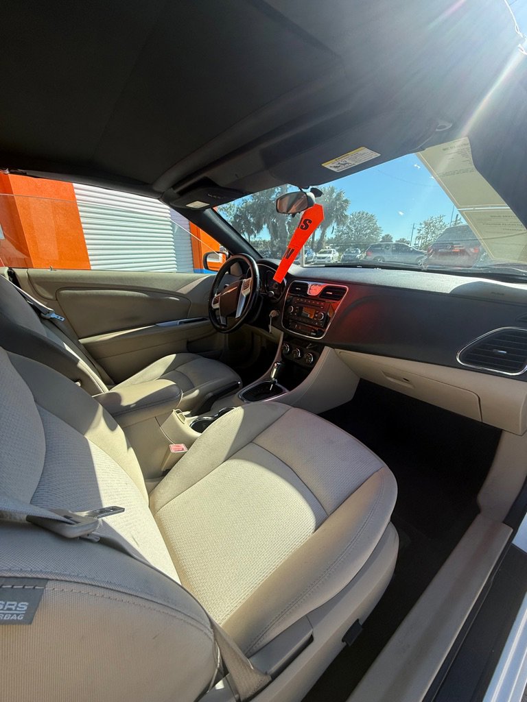 Used 2011 Chrysler 200 Touring image 9