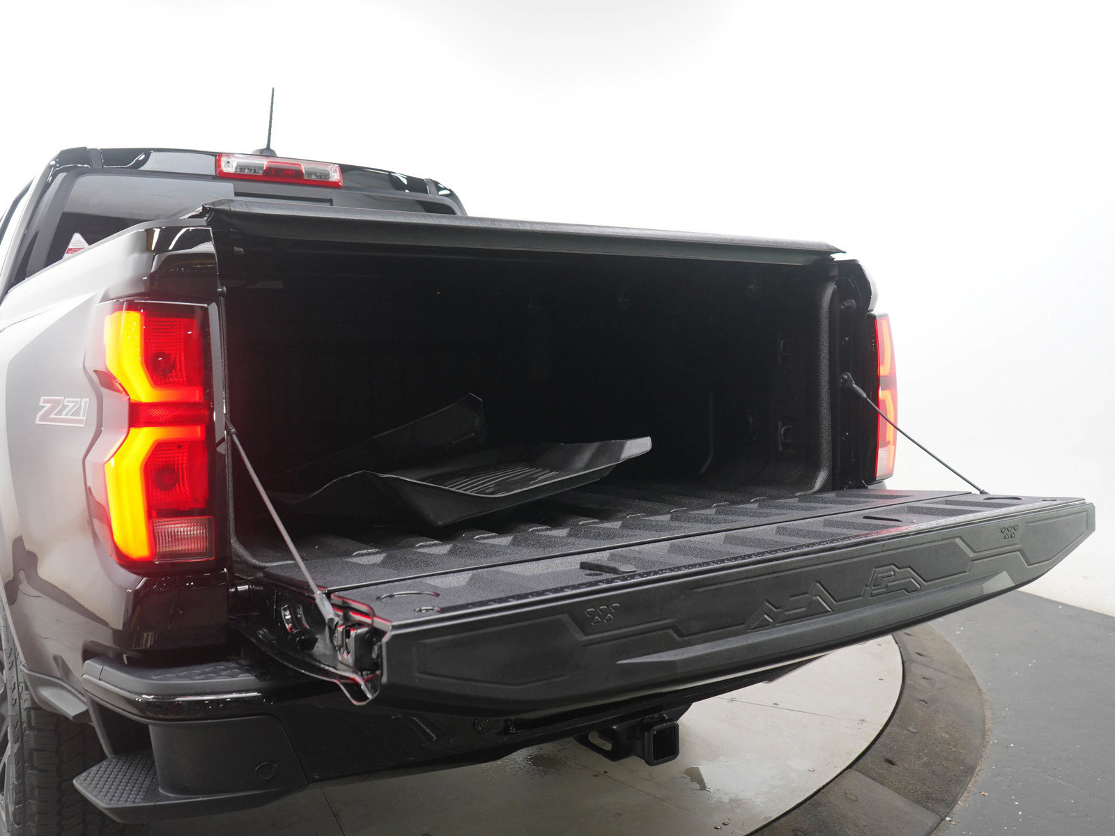 Used 2025 Chevrolet Colorado Z71 w/ Z71 Convenience Package 2 image 16