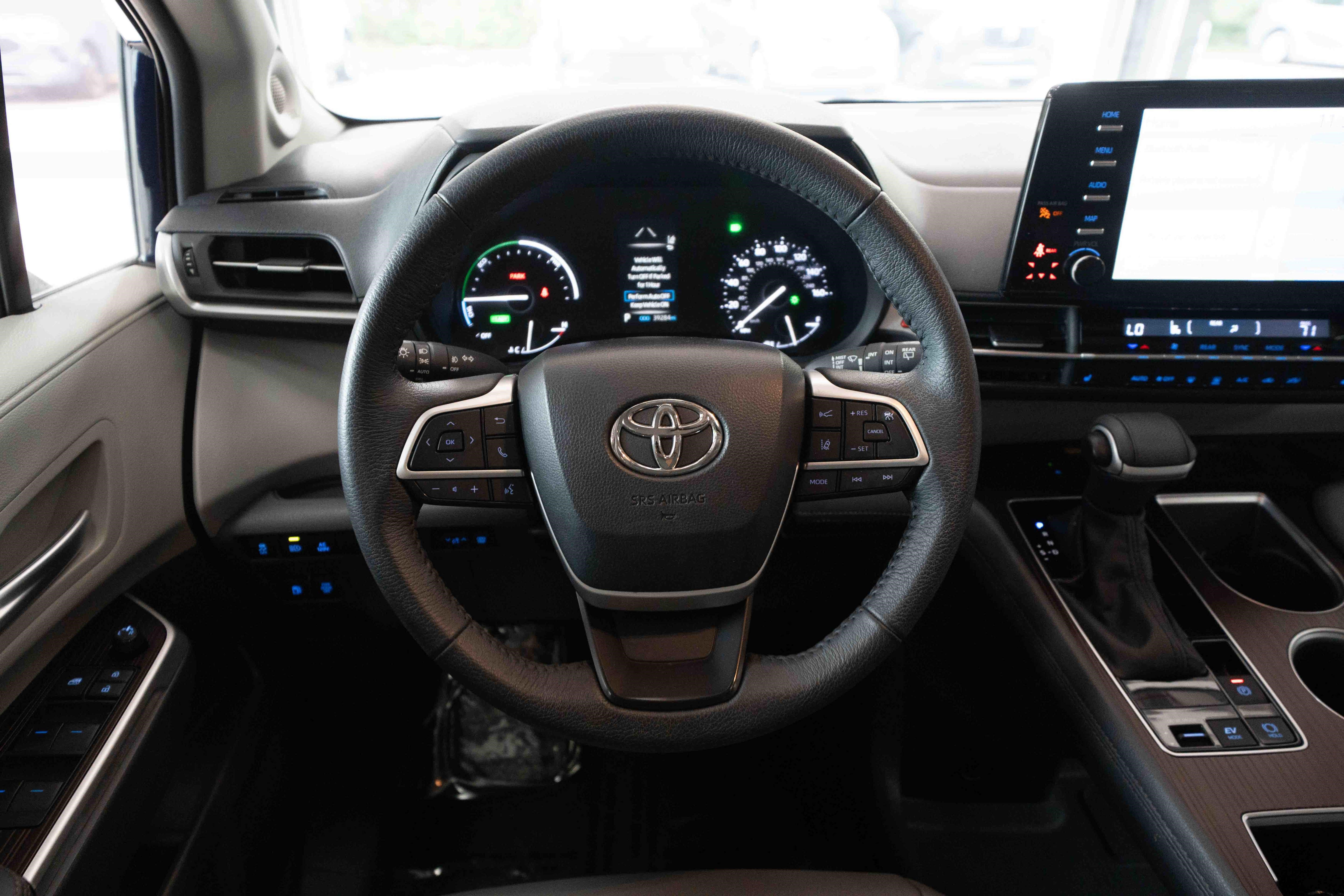 Certified 2023 Toyota Sienna XLE w/ XLE Plus Package AWD/4WD image 21