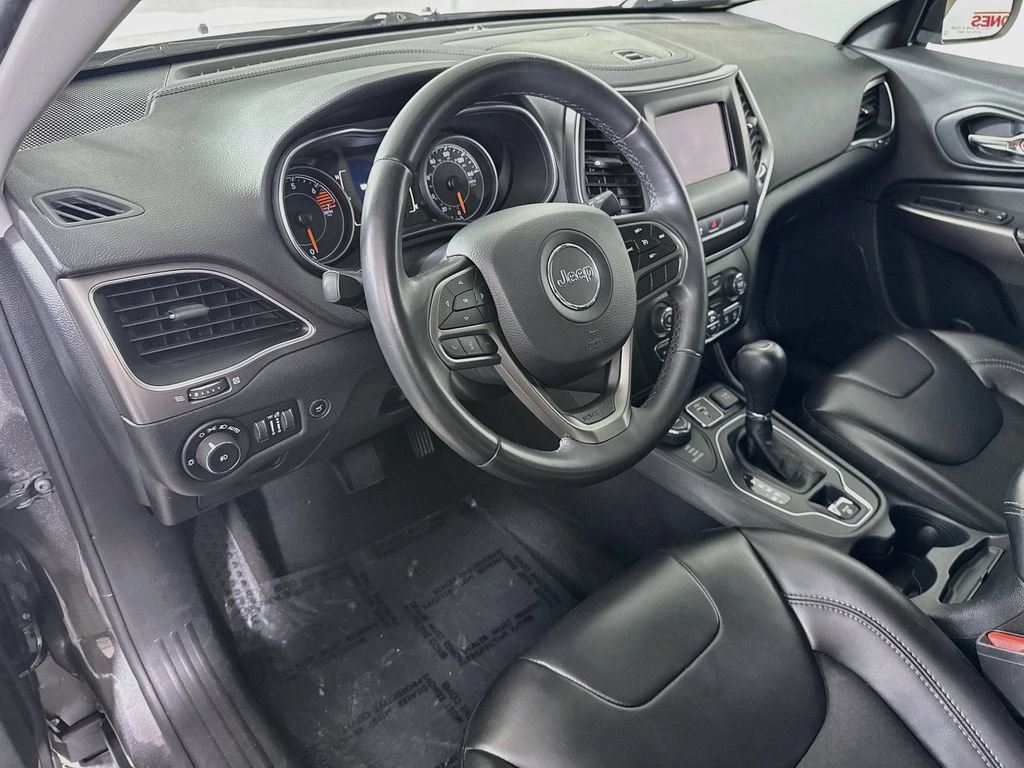 Used 2019 Jeep Cherokee Latitude Plus w/ Comfort/Convenience Group AWD/4WD image 17