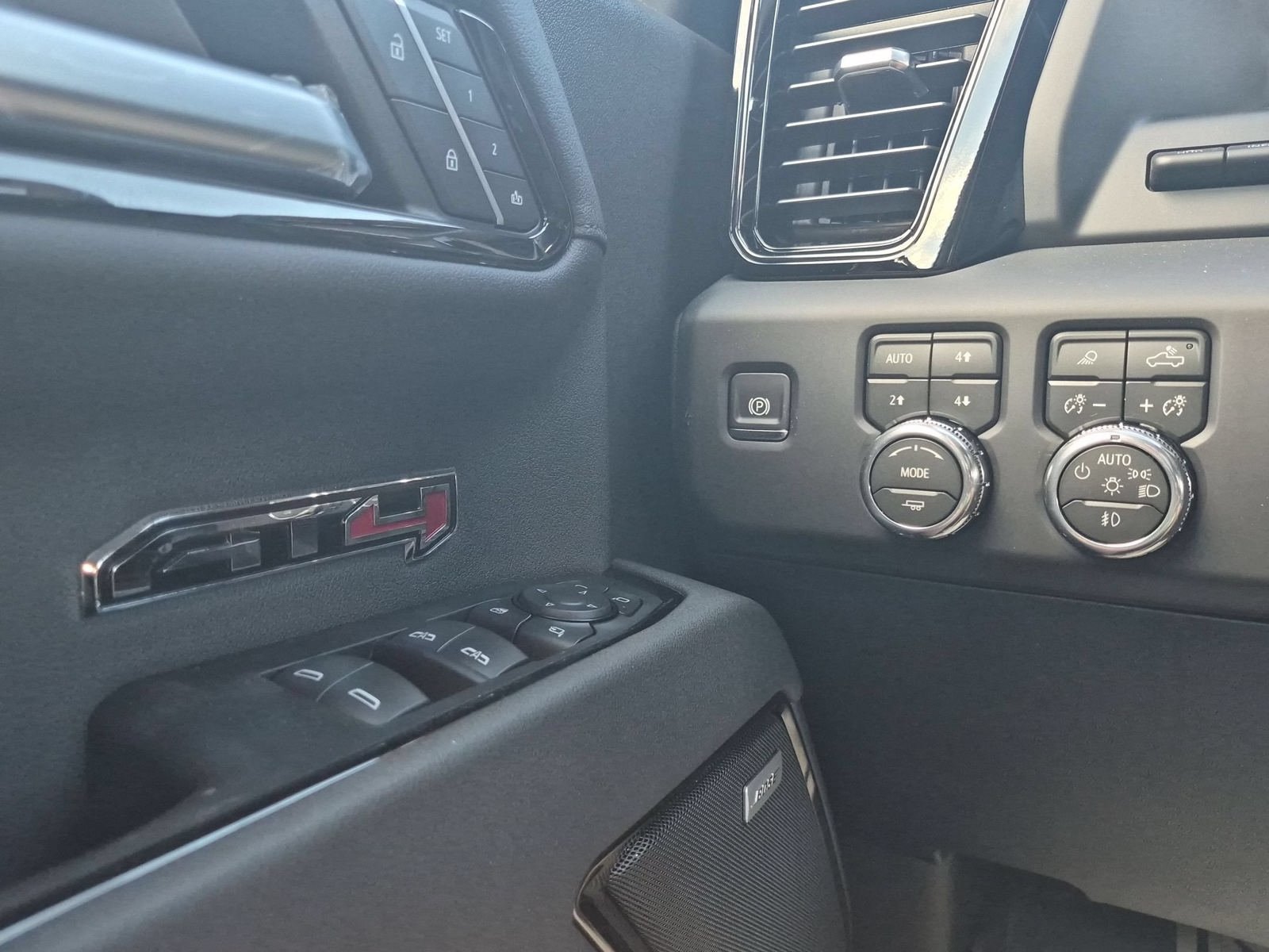 New 2026 GMC Sierra 1500 AT4 w/ AT4 Premium Package AWD/4WD image 17