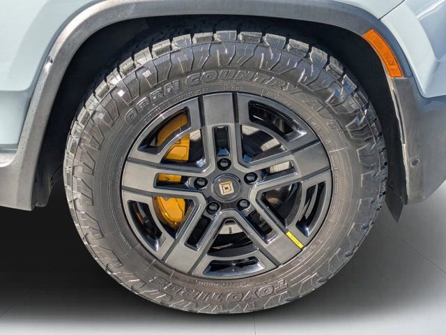Used 2024 Rivian R1S Adventure image 9