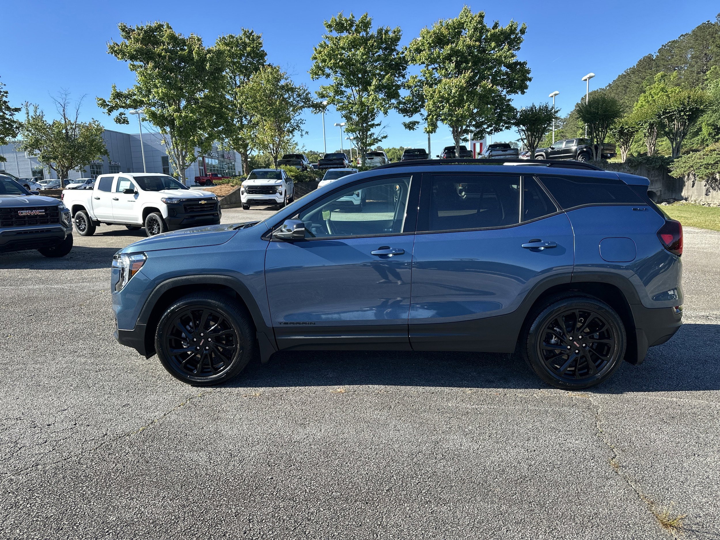 Used 2024 GMC Terrain SLT w/ Tech Package AWD/4WD image 6