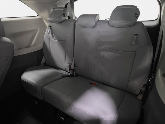 Used 2024 Toyota Sienna XLE FWD image 31