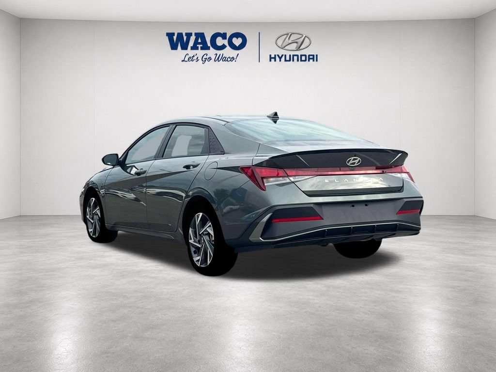 Used 2025 Hyundai Elantra Sport FWD image 9