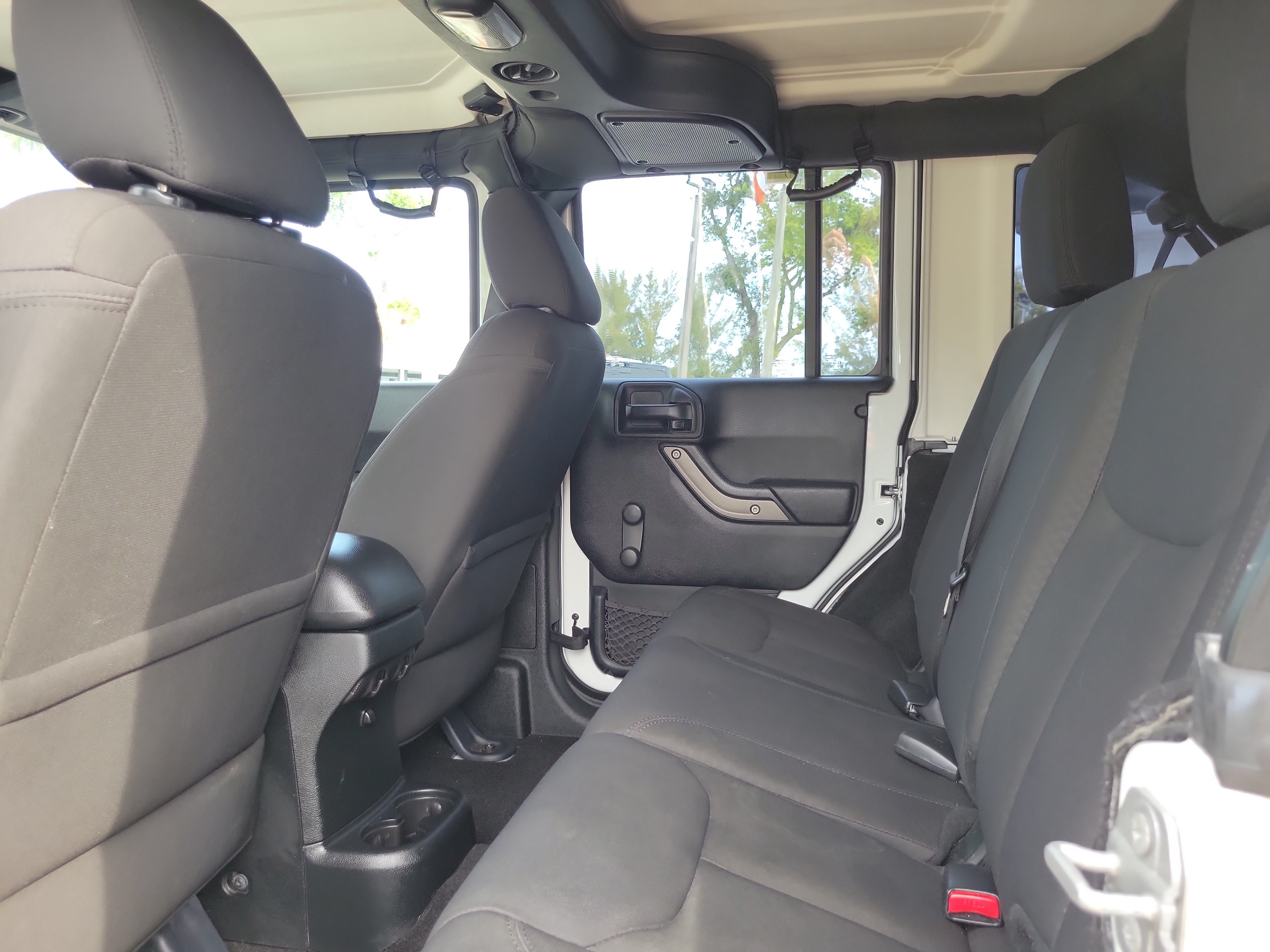 Used 2016 Jeep Wrangler Unlimited Sport w/ Connectivity Group AWD/4WD image 12