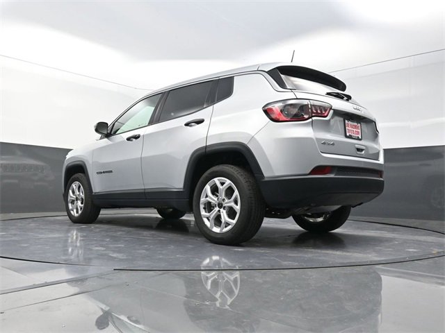 Used 2025 Jeep Compass Sport image 31