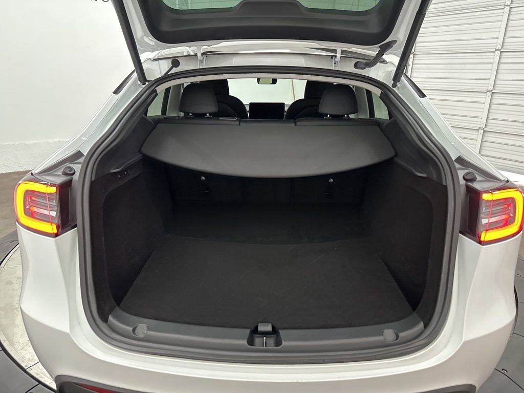 Used 2023 Tesla Model Y Long Range image 22