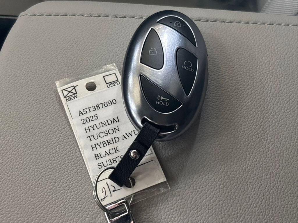 Used 2025 Hyundai Tucson Blue image 23