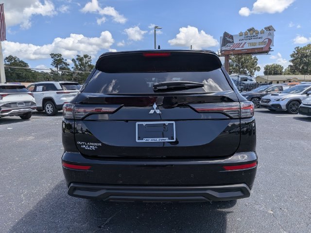 Used 2025 Mitsubishi Outlander ES FWD image 4