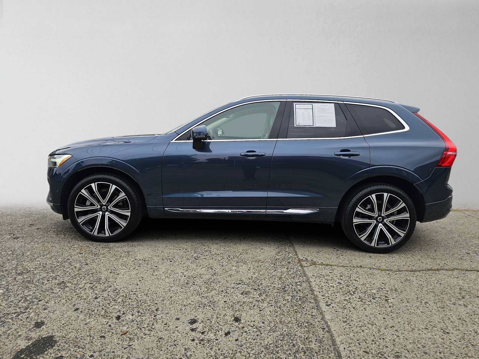 Used 2023 Volvo XC60 B6 Ultimate w/ Protection Package Premier AWD/4WD image 6