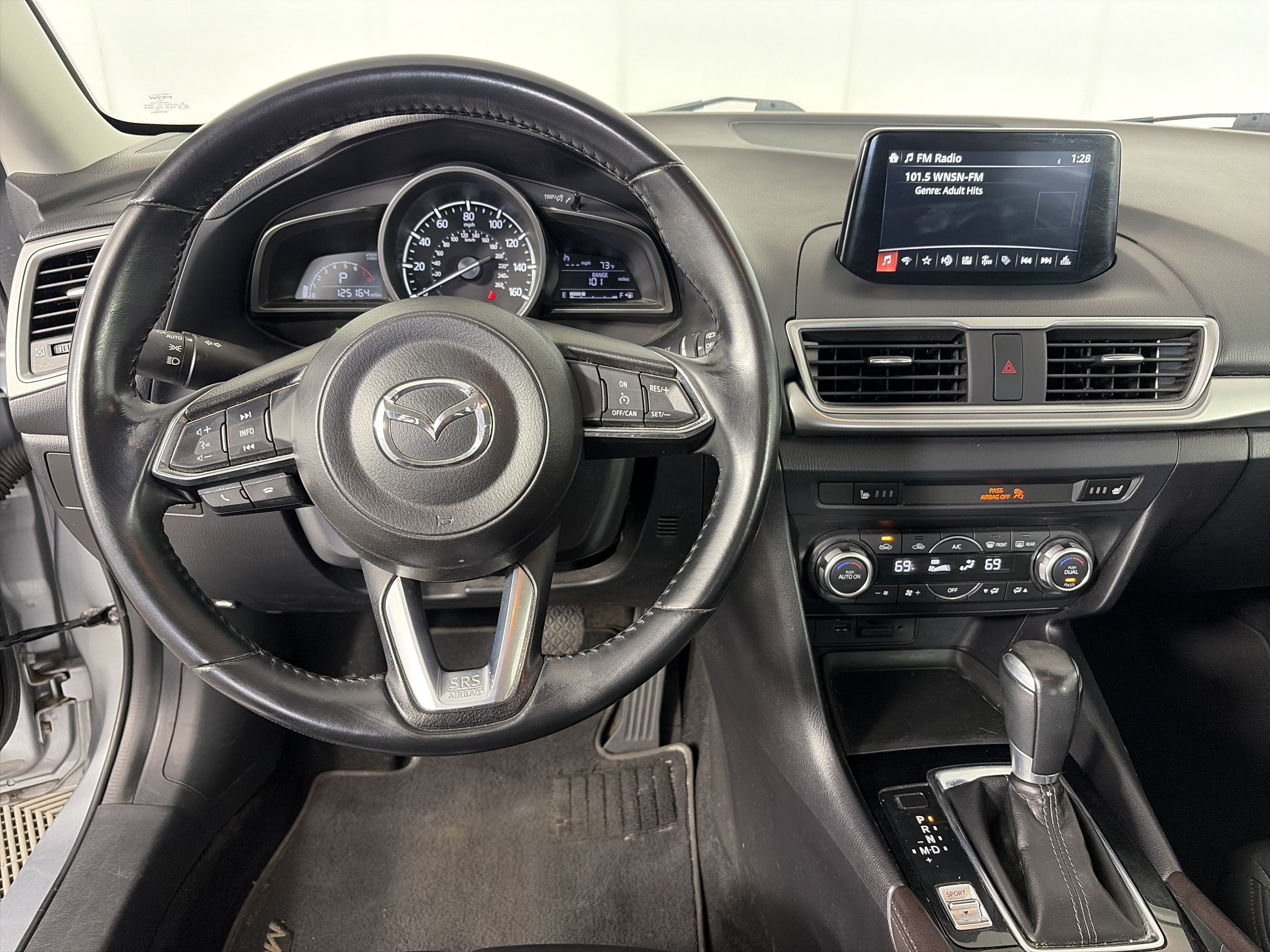 Used 2018 MAZDA MAZDA3 Touring FWD image 3
