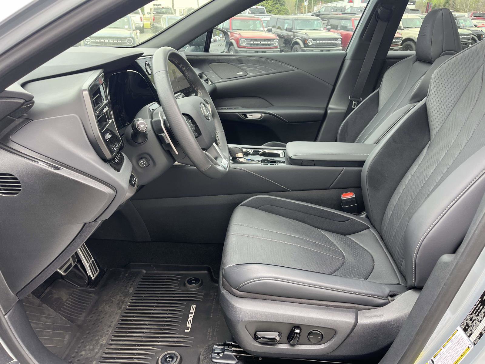 Used 2025 Lexus RX 500h F Sport w/ Convenience Package image 15