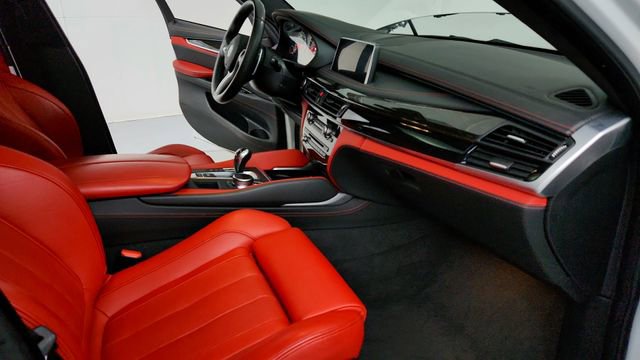 Used 2018 BMW X6 M w/ Executive Package image 15