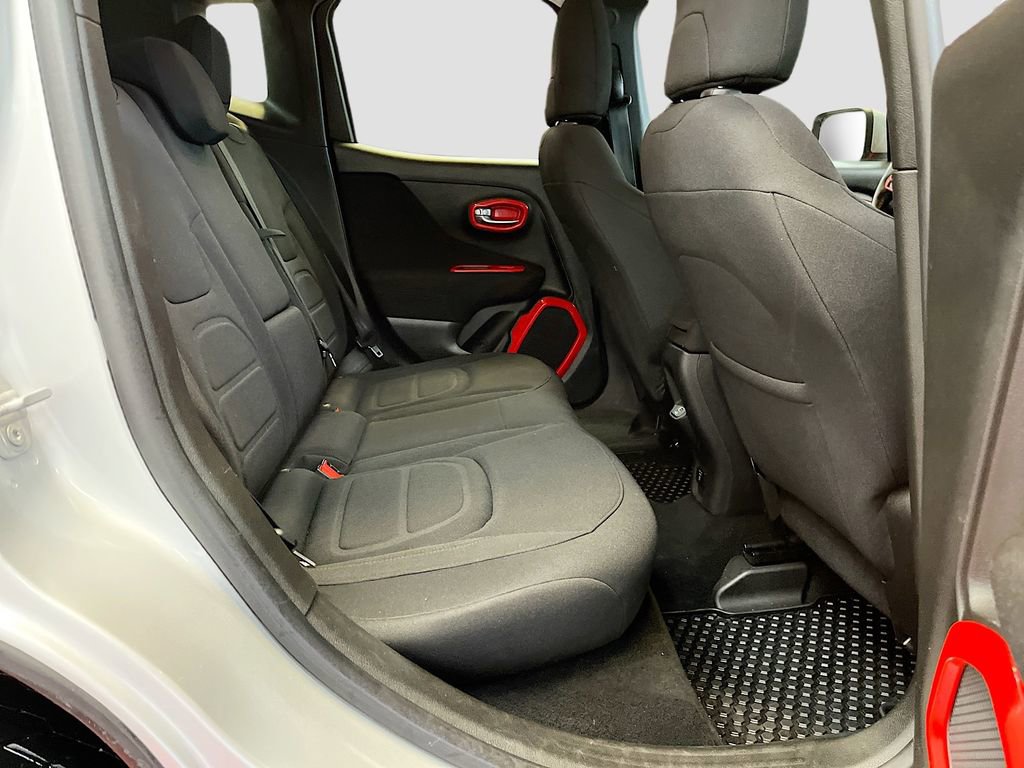 Used 2018 Jeep Renegade Latitude w/ Cold Weather Group image 24
