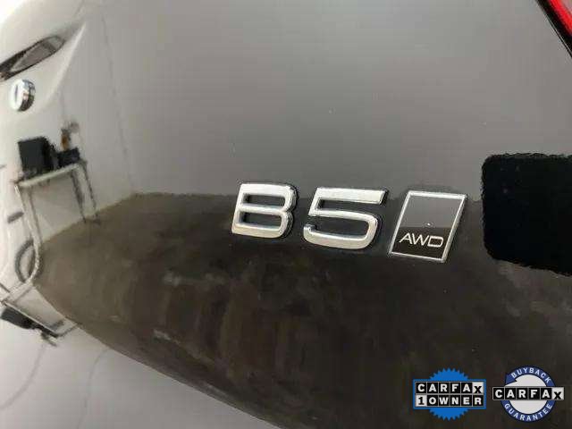 Used 2025 Volvo XC40 B5 Plus image 98
