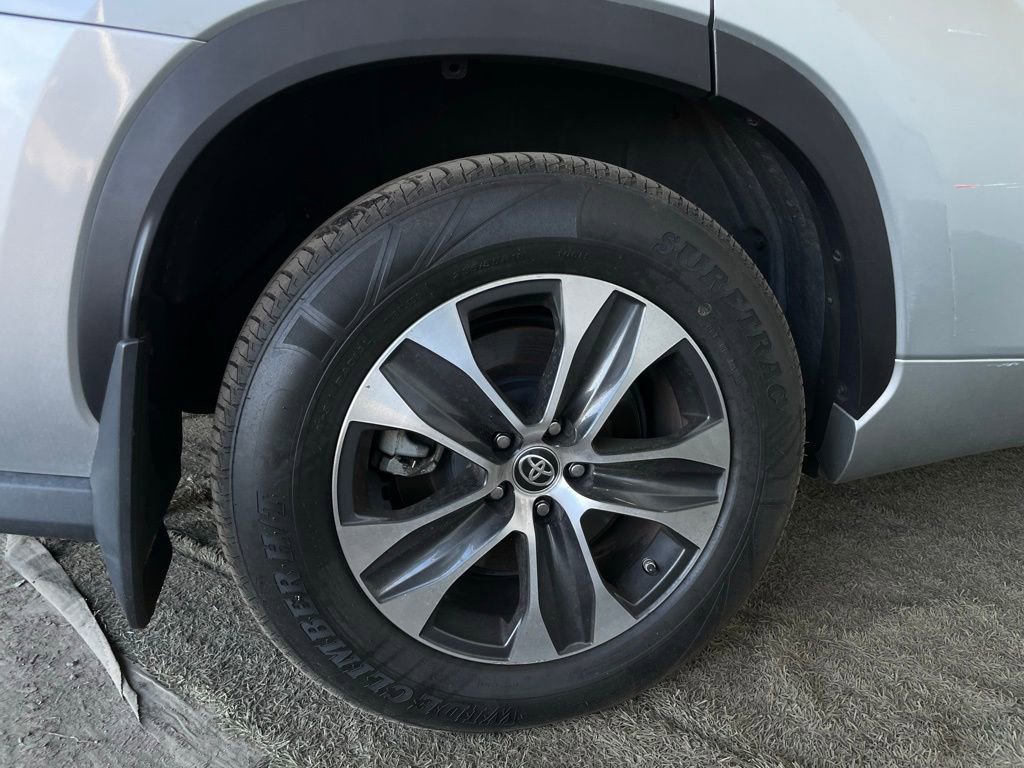 Used 2020 Toyota Highlander XLE image 10