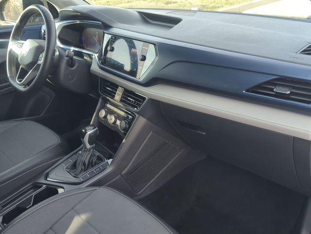 Used 2024 Volkswagen Taos SE image 25