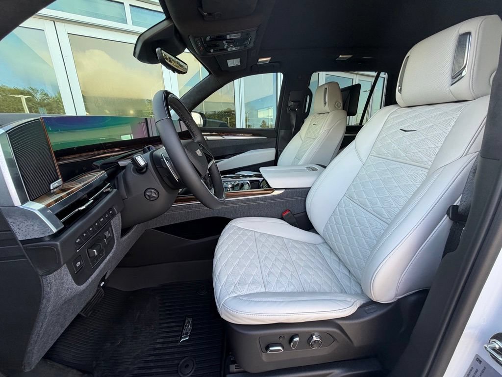 New 2026 Cadillac Escalade Platinum Sport w/ LPO, ONYX Package AWD/4WD image 13