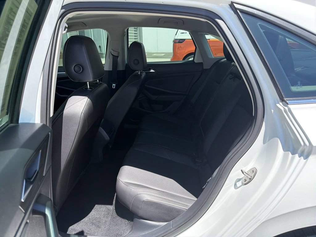 Used 2019 Volkswagen Jetta SE w/ Cold Weather Package FWD image 14