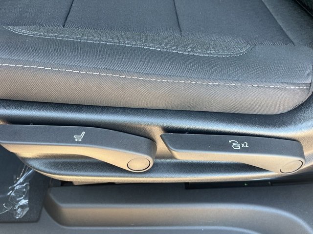 New 2025 Chevrolet Suburban LS image 34