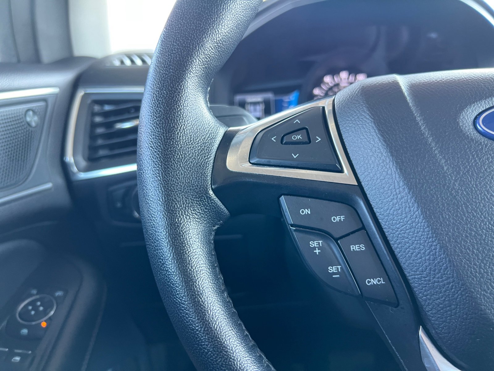 Used 2024 Ford Edge Titanium image 19