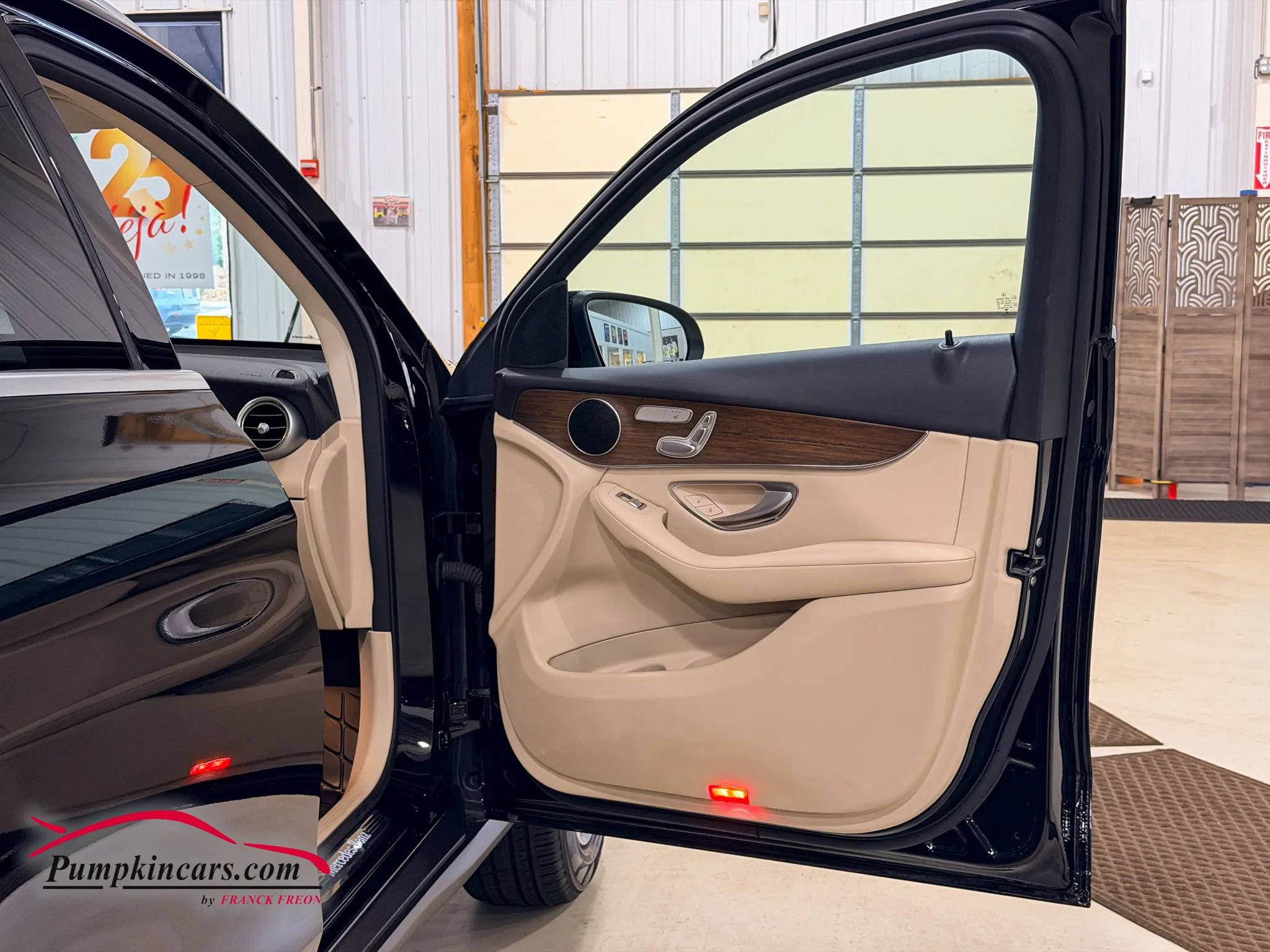 Used 2022 Mercedes-Benz GLC 300 4MATIC w/ Multimedia Package Lite image 19