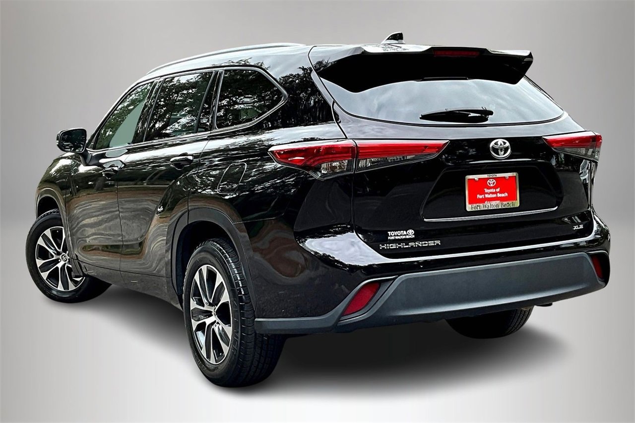 Used 2022 Toyota Highlander XLE image 4