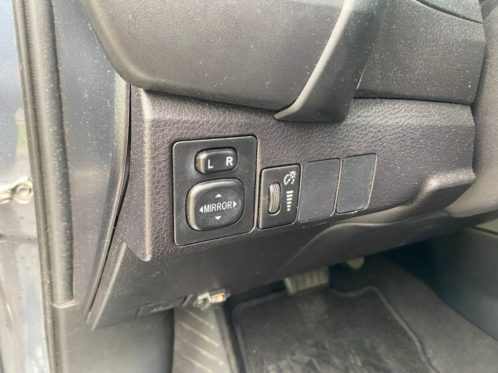 Used 2017 Toyota Corolla SE w/ Body Protection Package FWD image 17