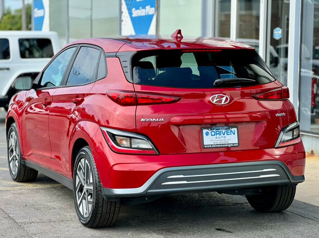 Used 2022 Hyundai Kona SEL w/ Convenience Package FWD image 3