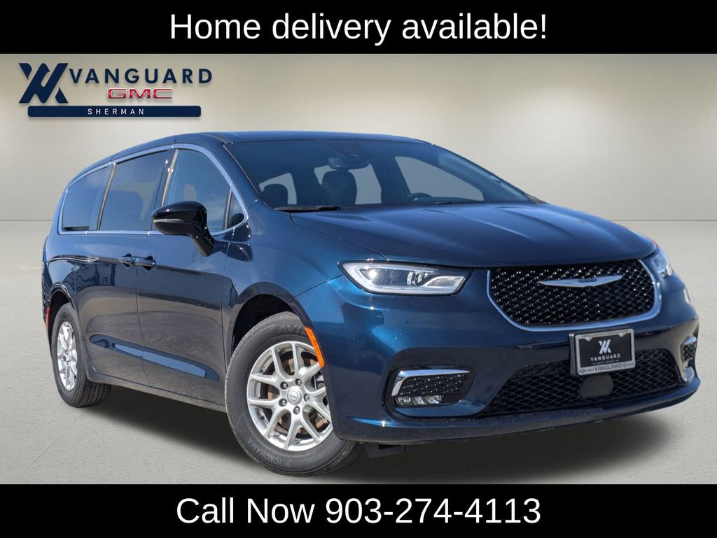 Used 2025 Chrysler Pacifica Select image 1