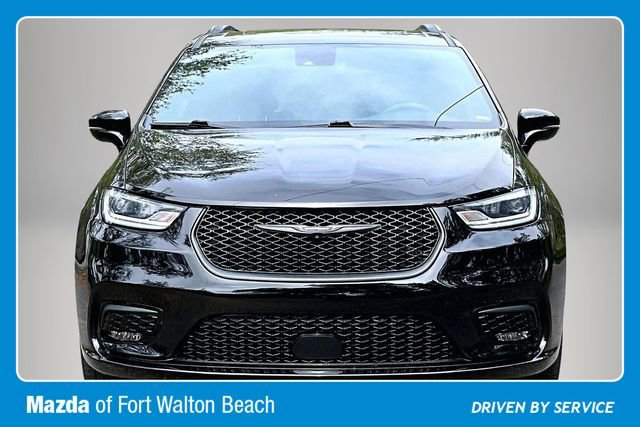Used 2025 Chrysler Pacifica Limited image 3
