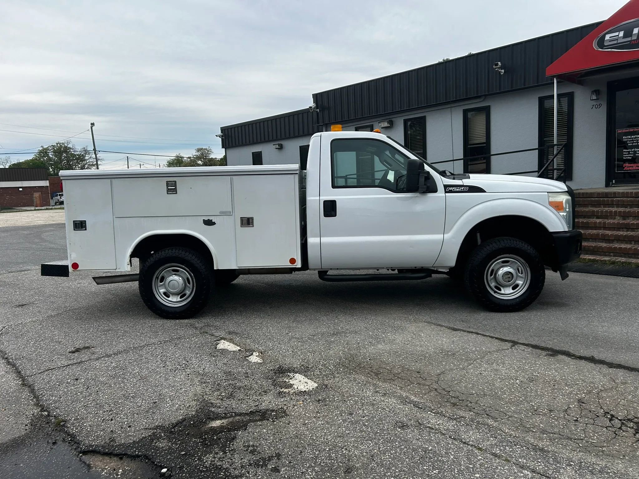 Used 2011 Ford F250 XL AWD/4WD image 6