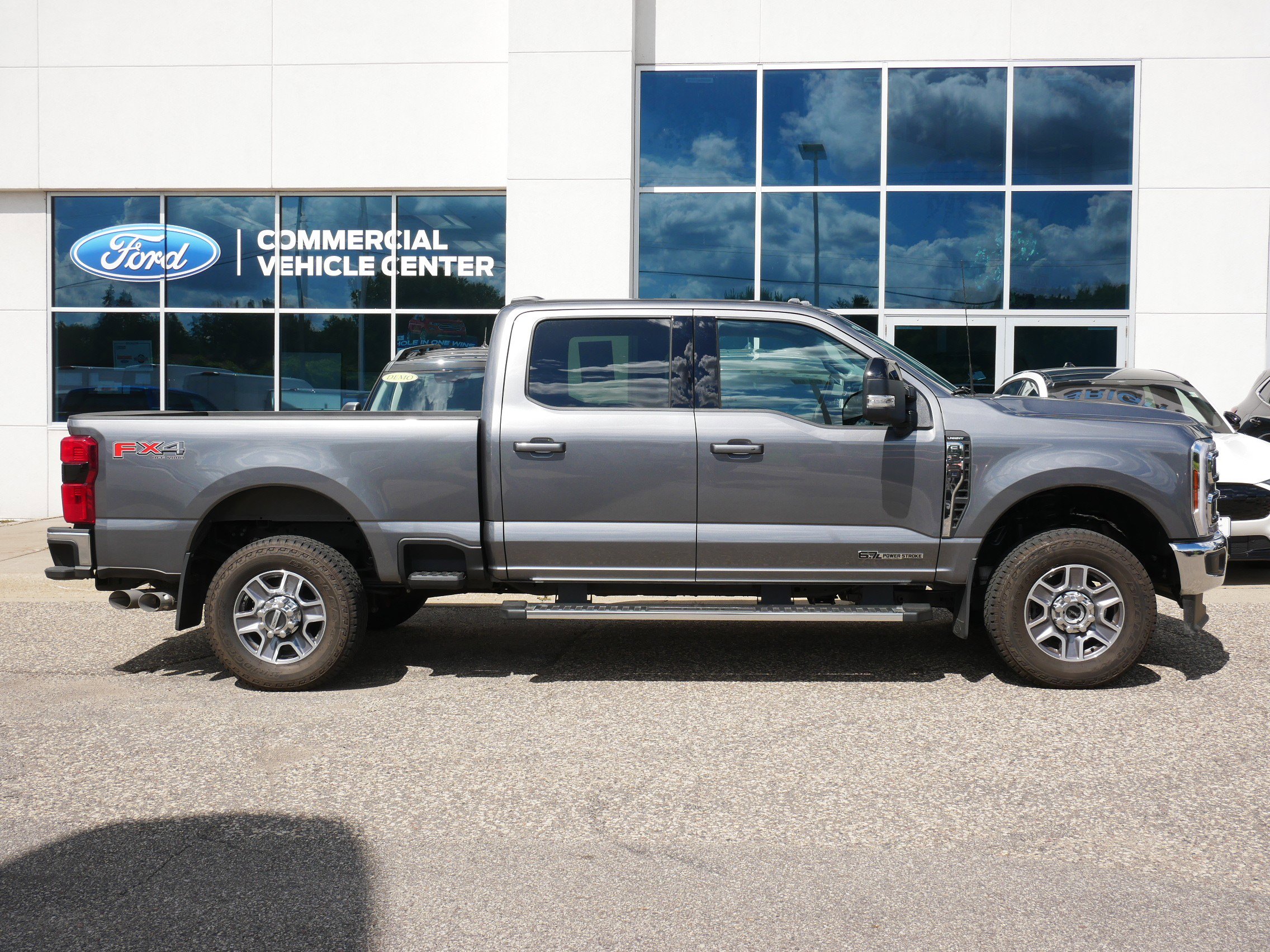 Used 2025 Ford F350 Lariat w/ FX4 Off-Road Package image 2