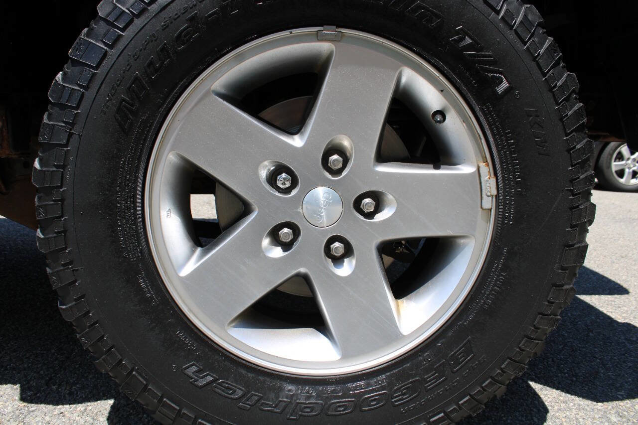 Used 2011 Jeep Wrangler Rubicon w/ Dual Top Group AWD/4WD image 20