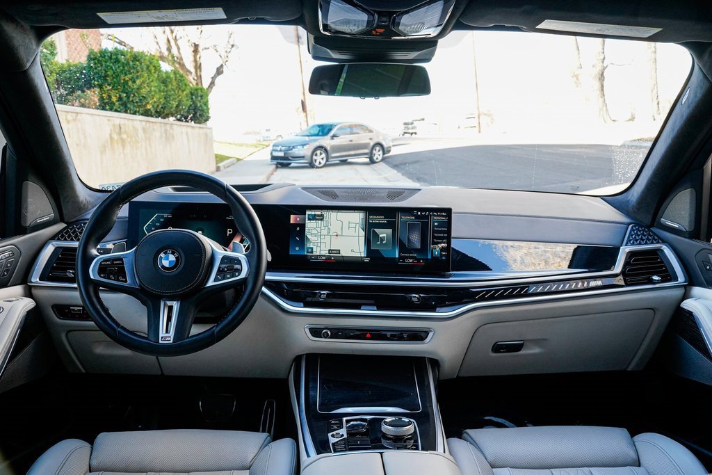 Used 2023 BMW X7 M60i w/ Executive Package image 9
