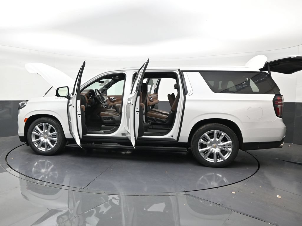 Used 2023 Chevrolet Suburban High Country RWD image 30