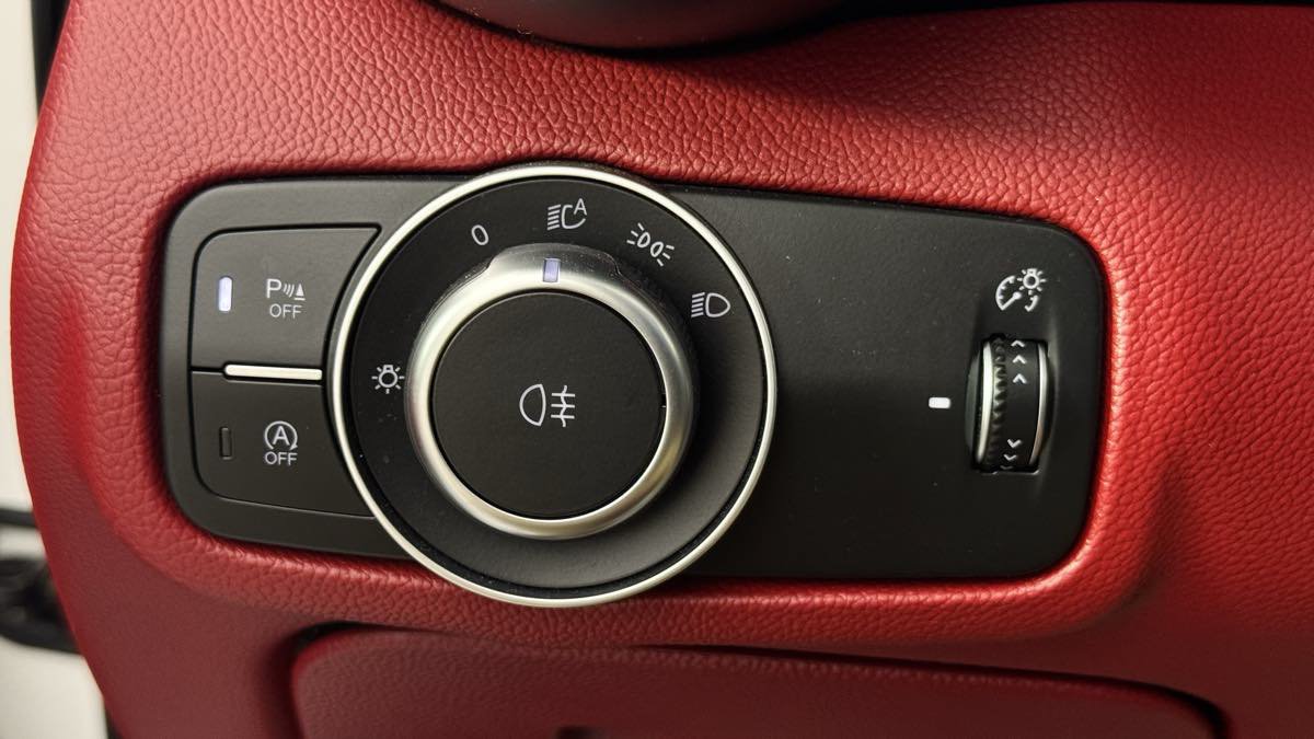 Used 2019 Alfa Romeo Giulia Ti AWD/4WD image 16
